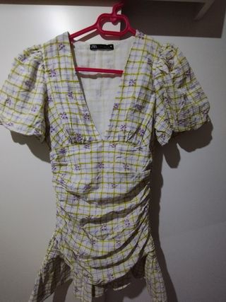 Vestido Zara fruncido, mangas abullonadas