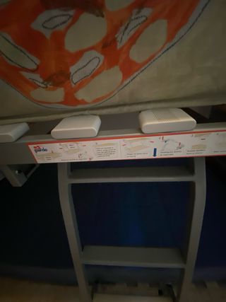 Litera Pardo Vega gris metal y madera