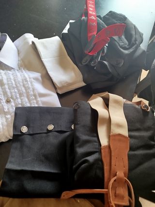 Traje campero blanco y rojo