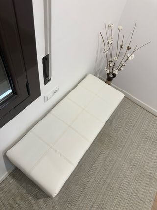 Banco blanco piel sintética