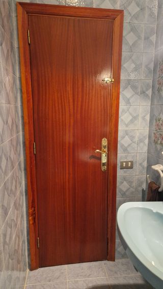 Puerta de madera interior