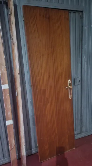 Puerta de madera interior