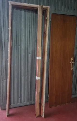 Puerta de madera interior