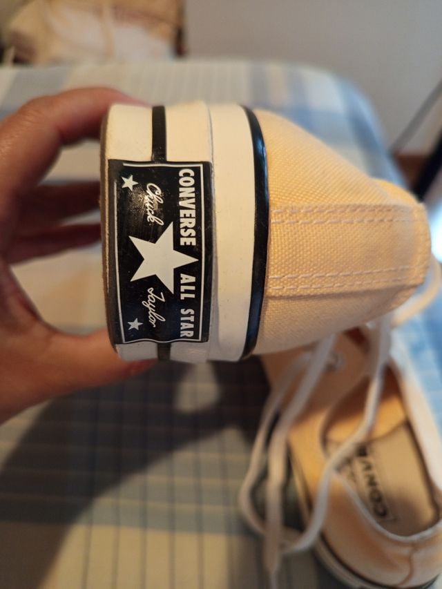 Converse altas y bajas amarillas y blancas