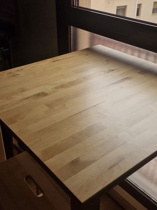 Mesa alta + 2 taburetes IKEA