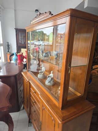Vitrina antigua de madera