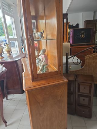 Vitrina antigua de madera