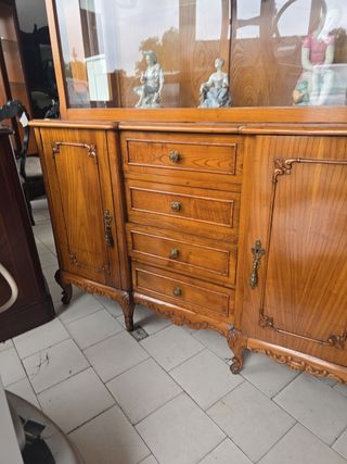 Vitrina antigua de madera