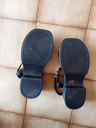 Sandalias negras con tachuelas - talla 37
