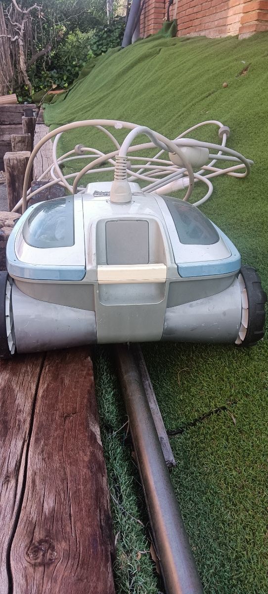 Robot limpiapiscinas Piranha Jet Sólo para piezas!