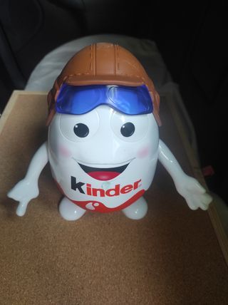 Muñeco Kinder piloto