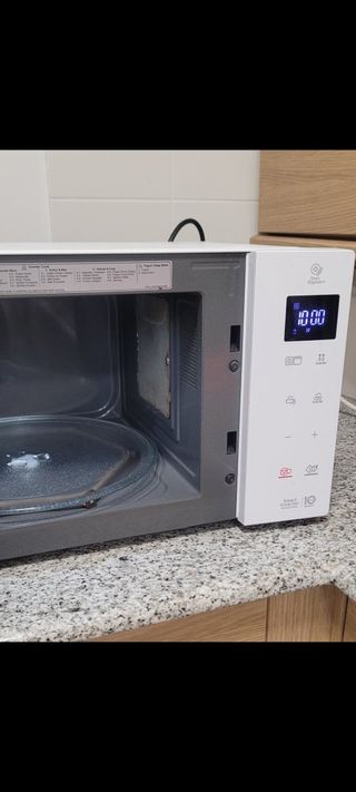 Microondas LG blanco Smart Inverter