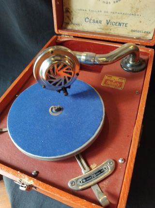 Gramola antigua Universal