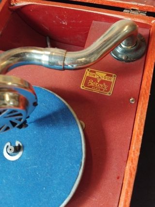 Gramola antigua Universal