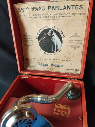 Gramola antigua Universal