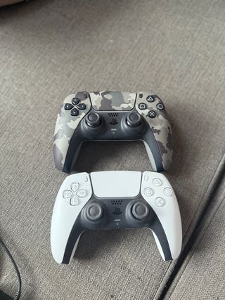 PS5 (PlayStation 5) + 4 juegos + 2 mandos
