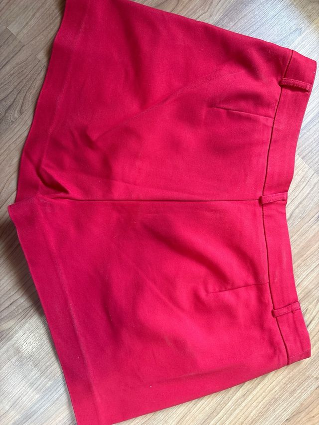 Shorts rojos Stradivarius