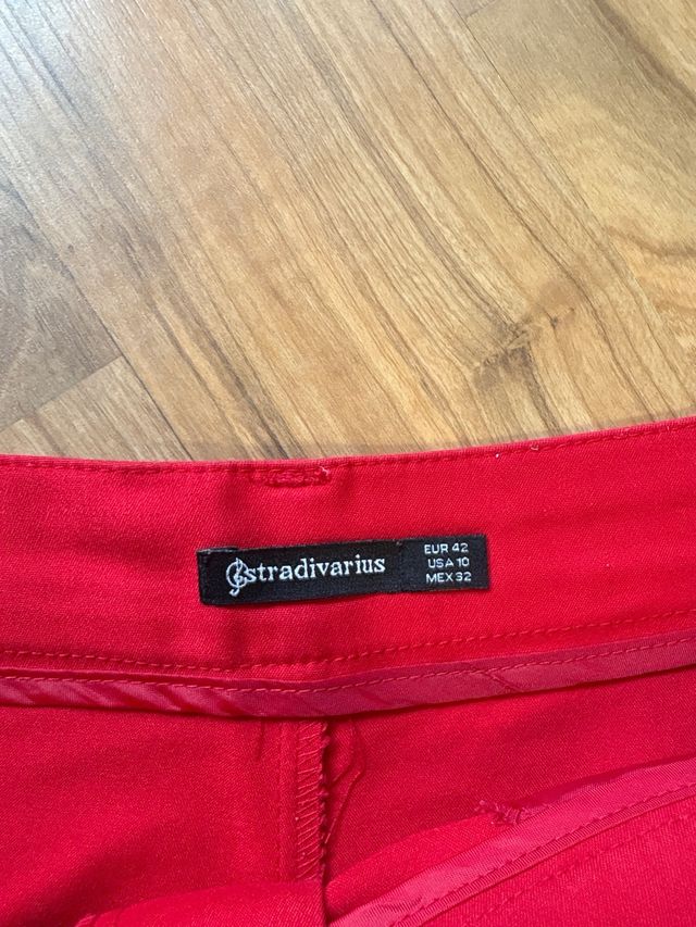 Shorts rojos Stradivarius