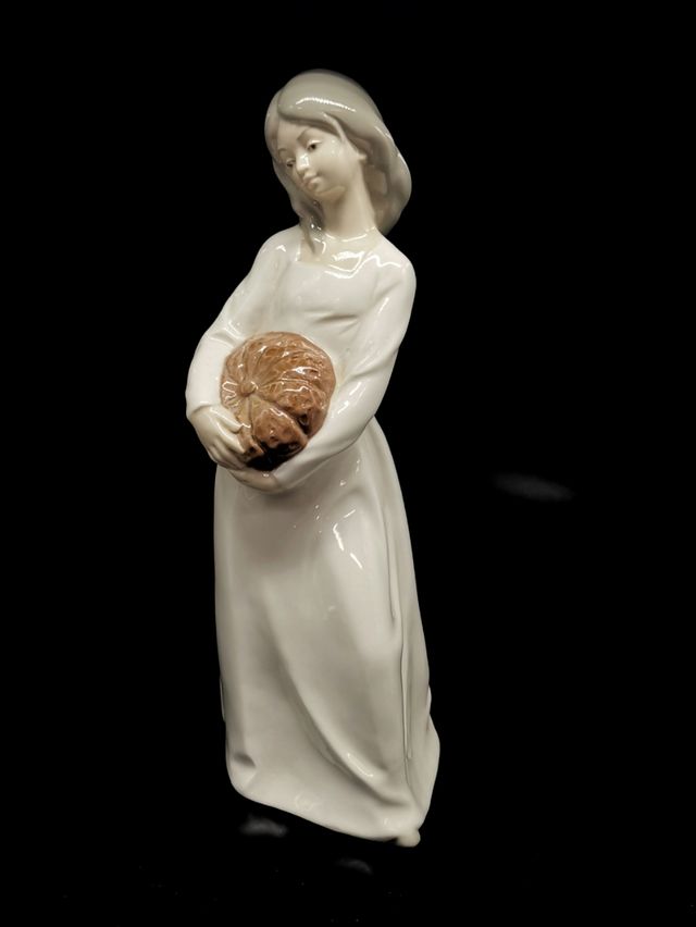 Preciosa figura de porcelana Mirmasu, 80's. 28 cm.