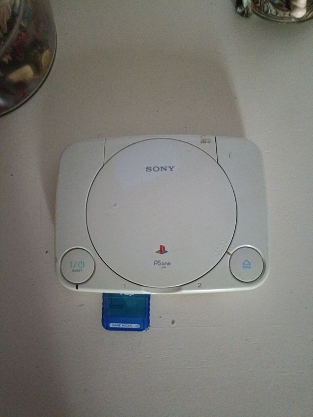 PS One (PlayStation) + Memory Card y cables