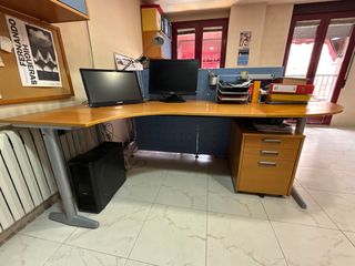 Escritorio esquinero madera-metal
