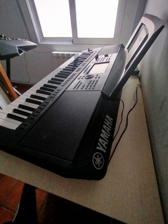 Yamaha PSR-SX700 Teclado