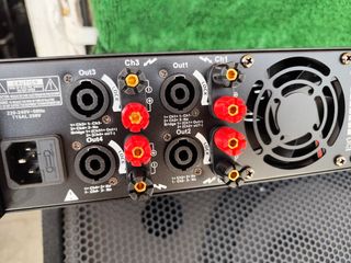 Amplificador AJAT-8000N 4x2000  4 canales clase D