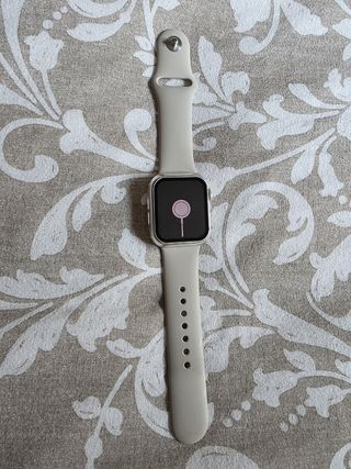 iPhone 14 + Apple Watch SE (2023)