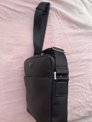 Bandolera Guess - Negra Original
precio negociable