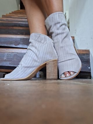 Stivaletti estivi beige/grigi 37
