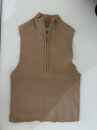 Top marrón de punto