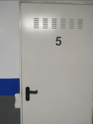 Puerta trastero metálica 