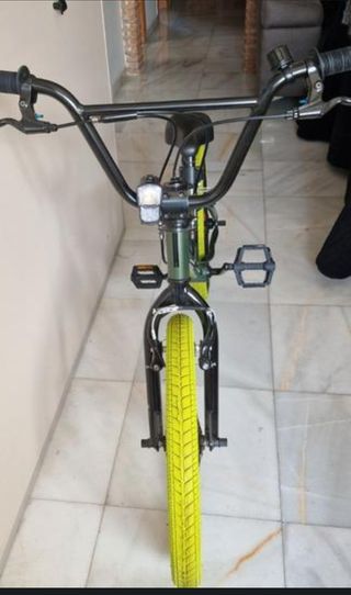 Bicicleta BMX Verde - Ruedas Amarillas