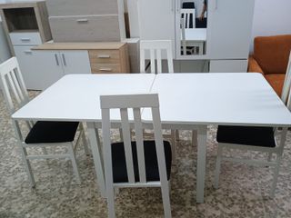 Mesa blanca + 4 sillas