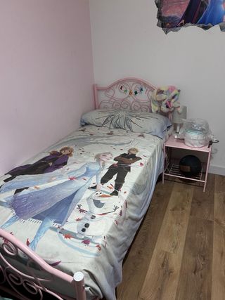 Cama infantil Frozen + mesita