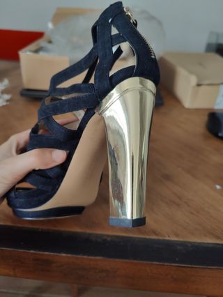 Sandalias tacón negras Zara
