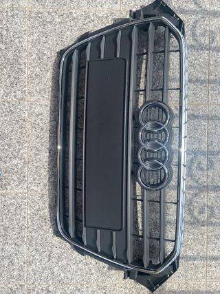 Parrilla Audi A4 - con marco Cromado y logo 