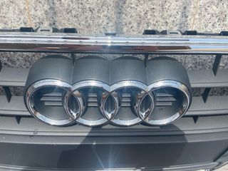 Parrilla Audi A4 - con marco Cromado y logo 