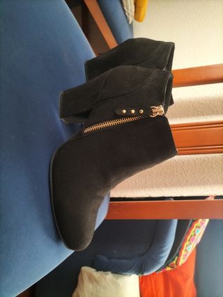 Botines negros mujer