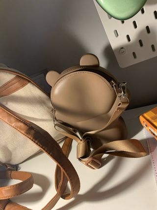 Mochila beige & bolso marrón oso
