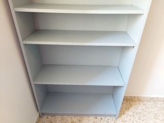 Estantería gris - Librería de madera con expositor