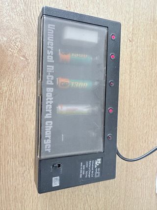 Cargador baterías Ni-Cd Universal