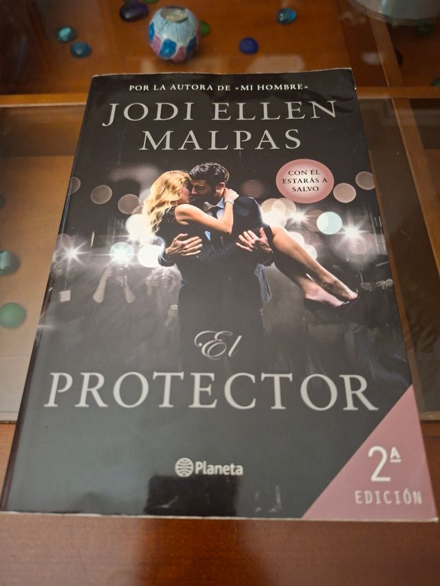 El protector (Planeta Internacional) (Spanish E...