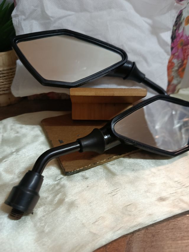 Nuovi specchietti retrovisori per moto sportive da 10 mm