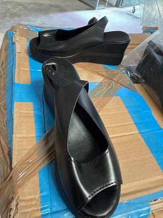 Sandalias negras mujer tacón