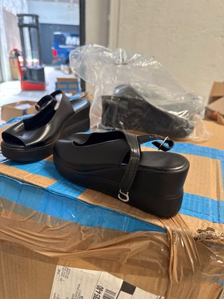 Sandalias negras mujer tacón
