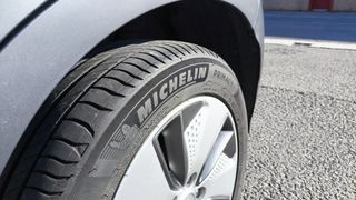 Hyundai Kona 100kW EV Klass 305km