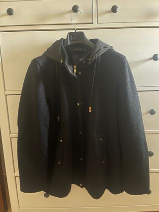 Abrigo de Zara negro con capucha