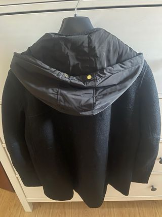 Abrigo de Zara negro con capucha