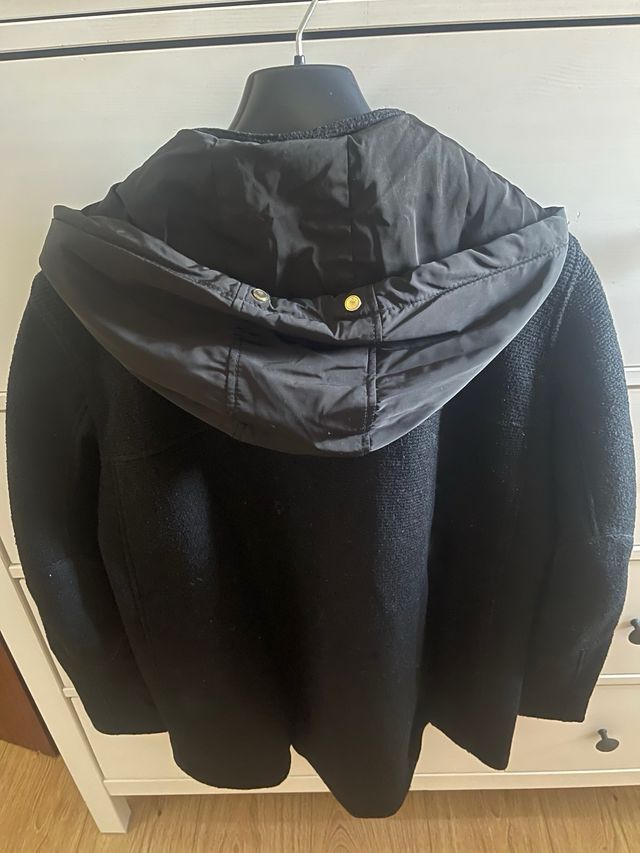 Abrigo de Zara negro con capucha